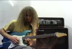 Guthrie Govan showing own licks!