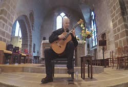 Un Sueño en la floresta (Agustin Mangoré Barrios), played by Damien Aribert