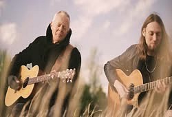 Tommy Emmanuel & Mike Dewes - Fields of Gold