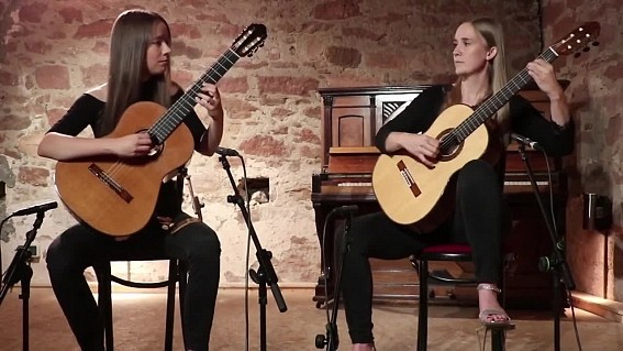 Julia Lange & Julia Malischke play Milonga de Julia