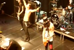 Slash & Myles Kennedy - Sweet Child O'Mine