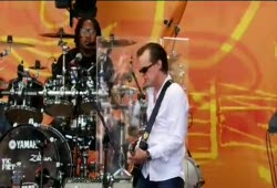 Crossroads 2010 - Pino Daniele, Joe Bonamassa - Going Down