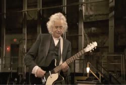 Jimmy Page shows Kashmir chords