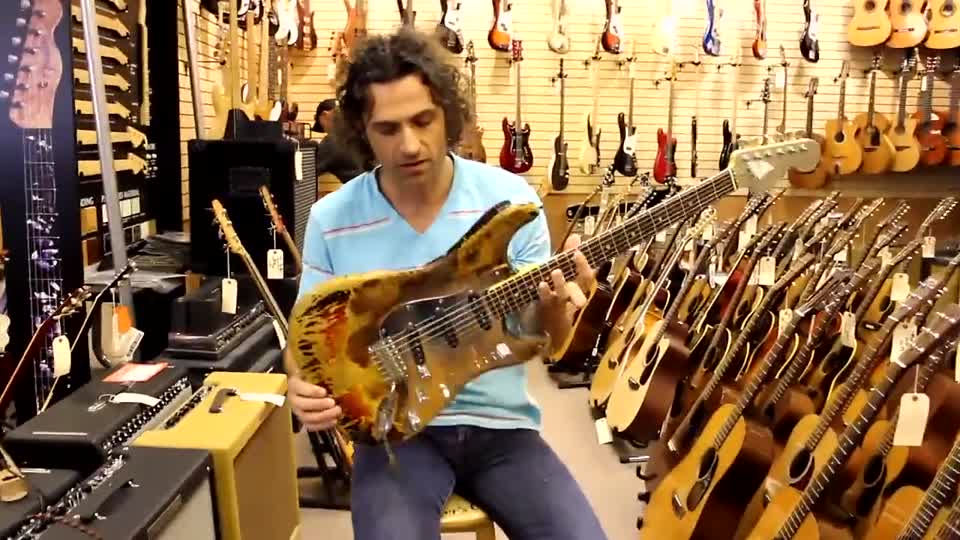 Jimi Hendrix Stratocaster presented by Dweezil Zappa Veojam