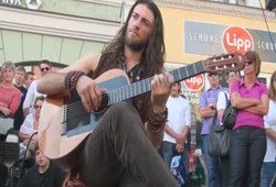 Estas Tonne - Street player