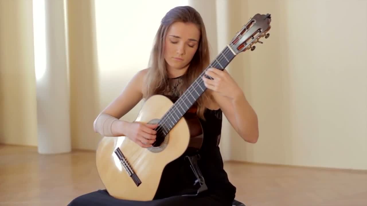 Karmen Stendler - Classical Guitarist