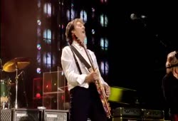 Paul McCartney plays Jimi Hendrix