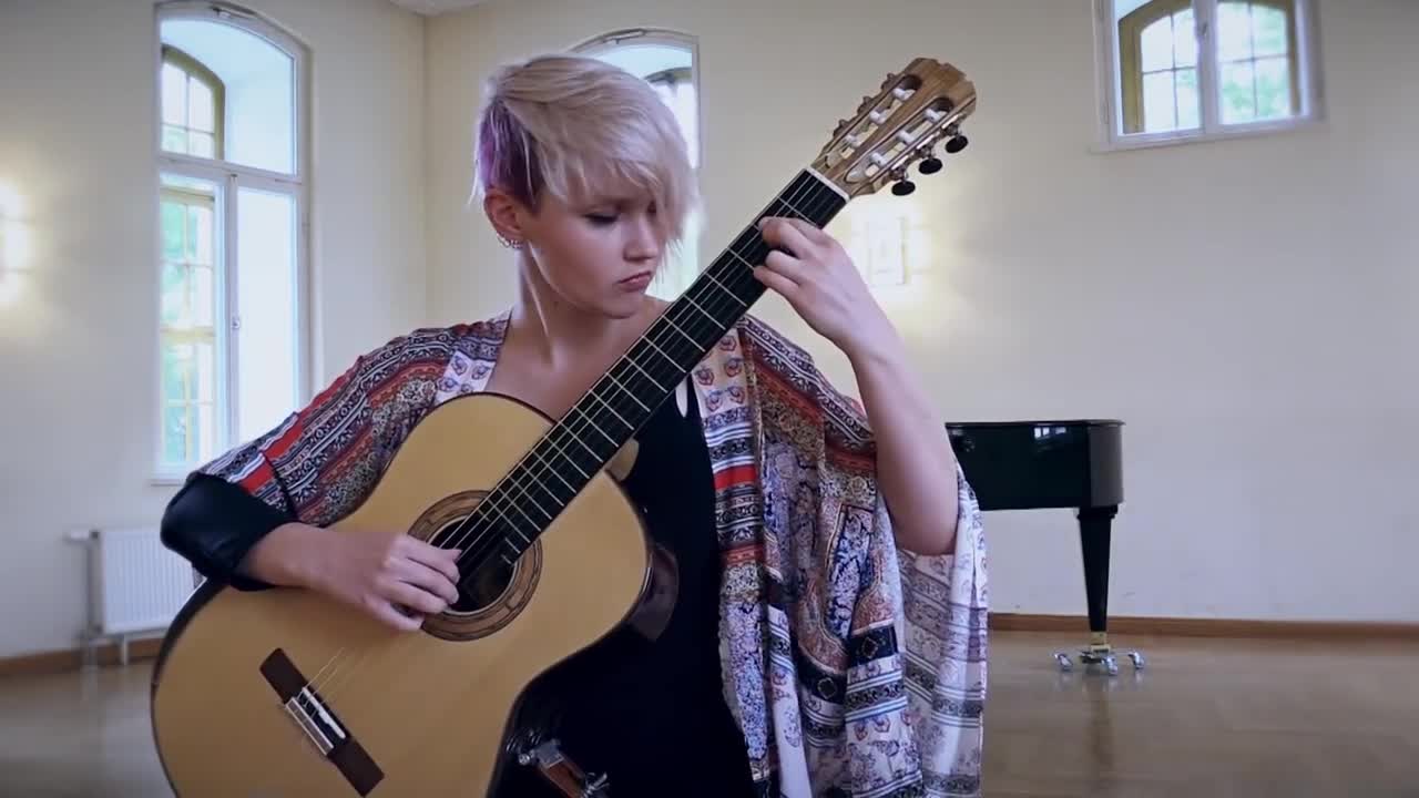 Stephanie Jones plays Romanza by Miguel Llobet - Veojam