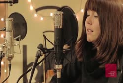 Molly Tuttle, "You Didn't Call My Name" live in studio